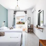 Aratos Hotel 2*